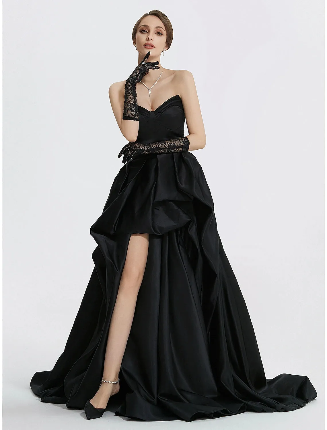 A-Line Evening Gown Vintage Dress Carnival Masquerade Sweep / Brush Train Sleeveless Sweetheart Satin with Ruched Slit