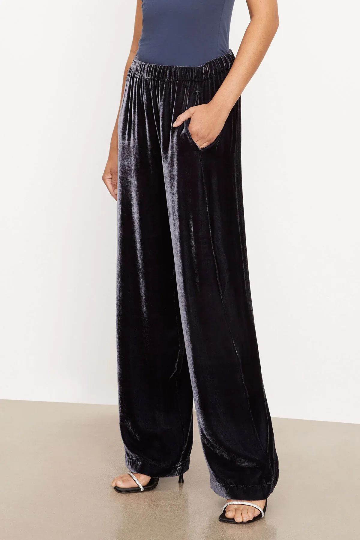 FRIDA04 Velvet Wide Leg Pant