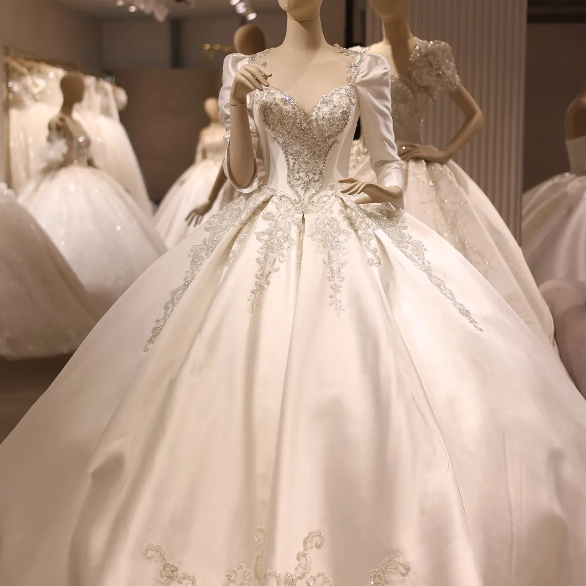 Luxury Off-White Satin Ball Gown Wedding Dress RS035