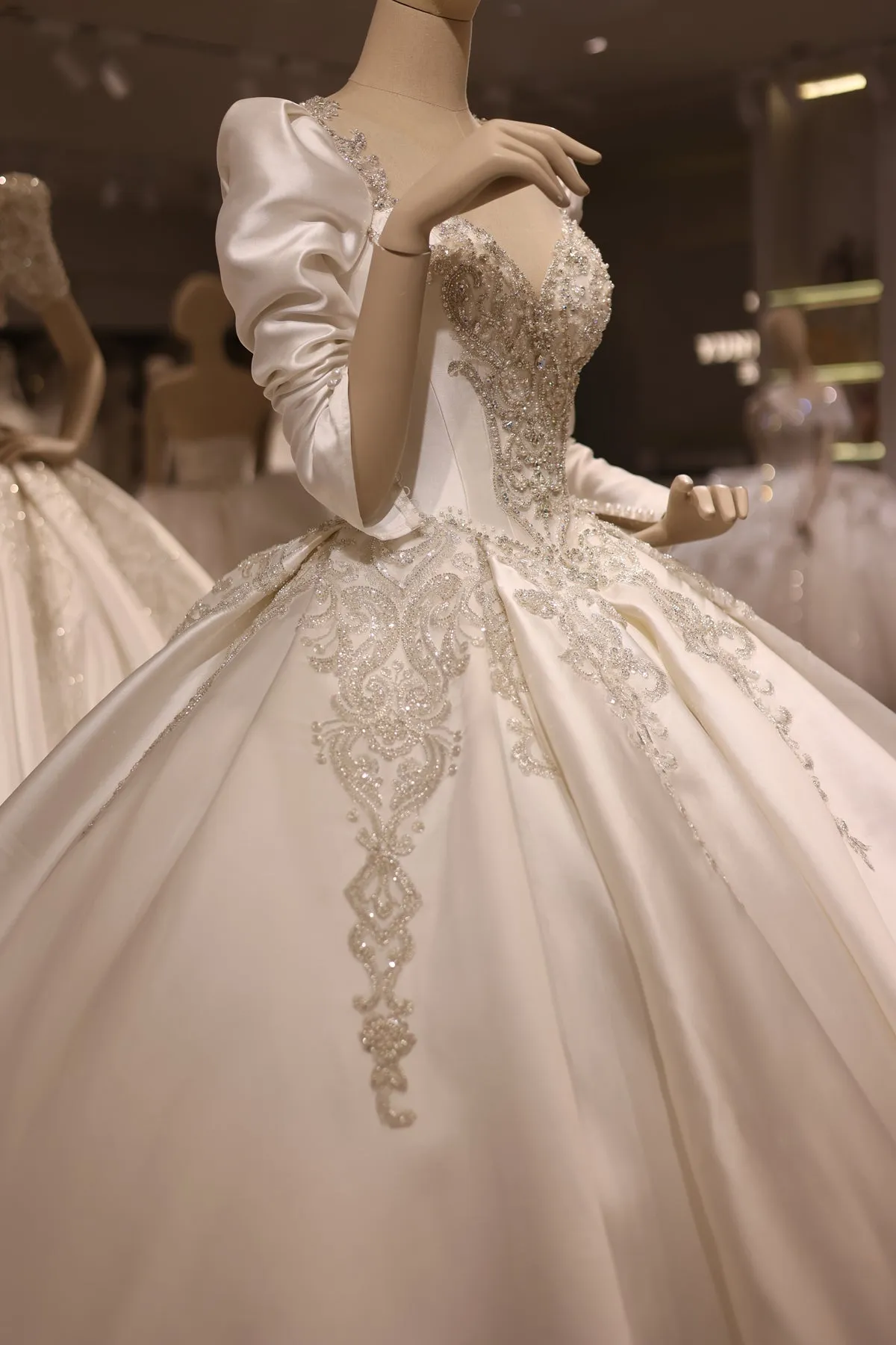 Luxury Off-White Satin Ball Gown Wedding Dress RS035