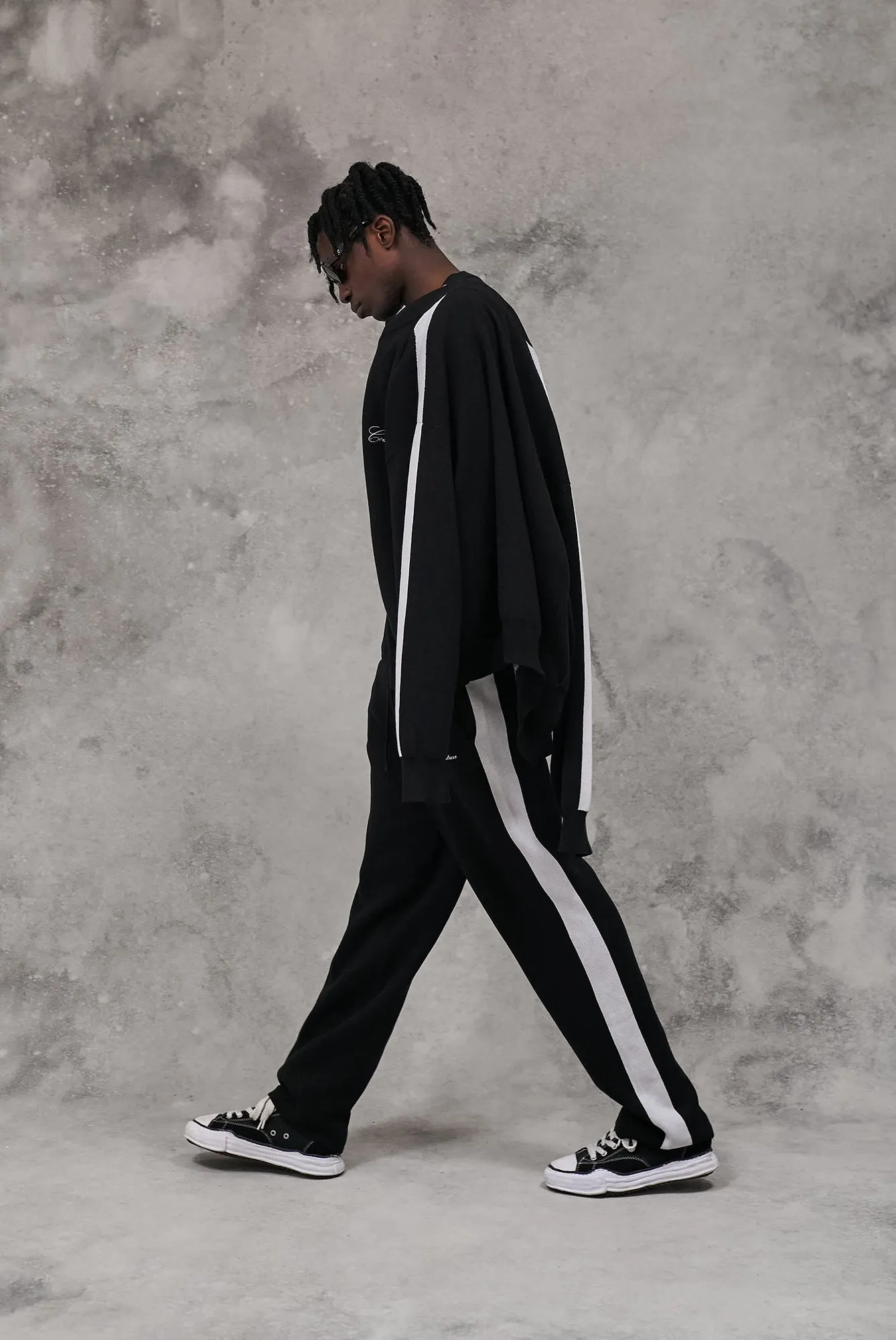 SIDE STRIPE KNITTED JOGGER - BLACK