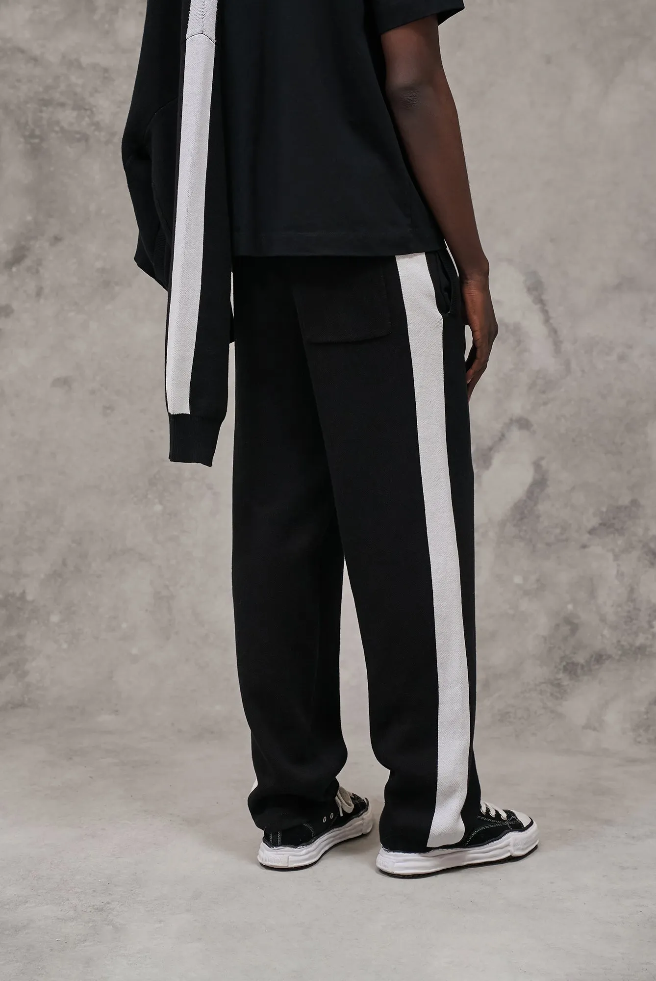 SIDE STRIPE KNITTED JOGGER - BLACK